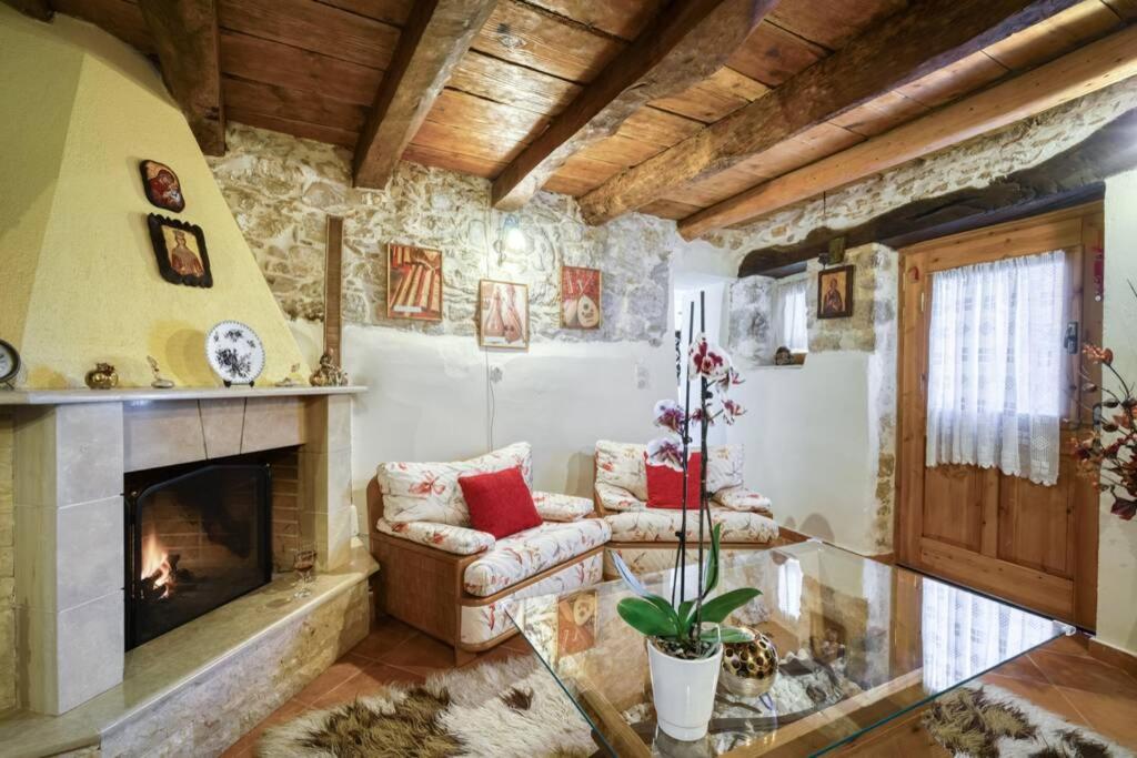Traditional Cretan Stone House In The Center Of Crete Litos Екстериор снимка
